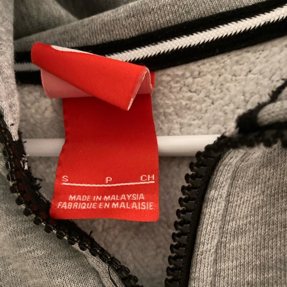 Season 1 Nike Tech Fleece - Picture 3 of 3